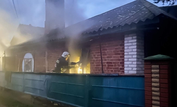 Трагедія трапилась через сигарету. На Вінниччині у вогні загинуло літнє подружжя