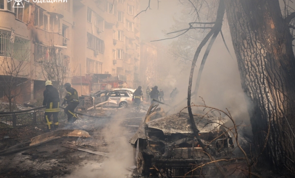 Трагедія в Одесі балістична ракета забрала життя 10 людей, серед них поліцейські та місцеві жителі