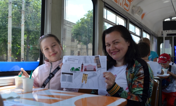 У Вінниці для діток із Маріуполя влаштували трамвайну екскурсію
