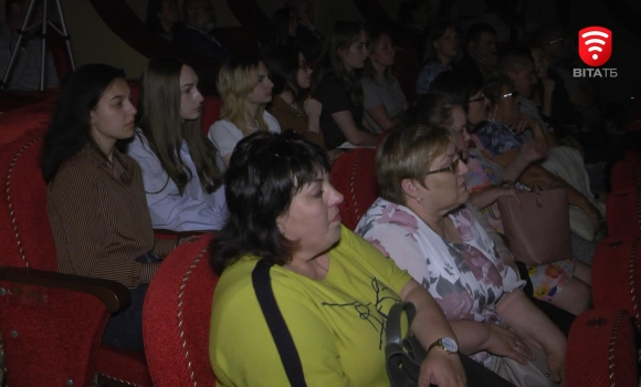 Три театри на одній сцені у Вінниці відбулася прем’єра вистави «Хлібне перемир’я»