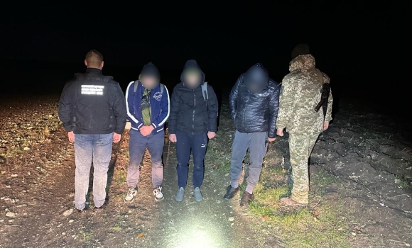 Троє молодиків намагались втекти з України через кордон на Вінниччині