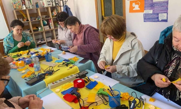 Троянди, що лікують душу як у Калинівській громаді підтримують рідних загиблих Героїв Троянди, що лікують душу як у Калинівській громаді підтримують рідних загиблих Героїв