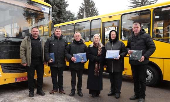 Три громади Тульчинського району отримали нові шкільні автобуси