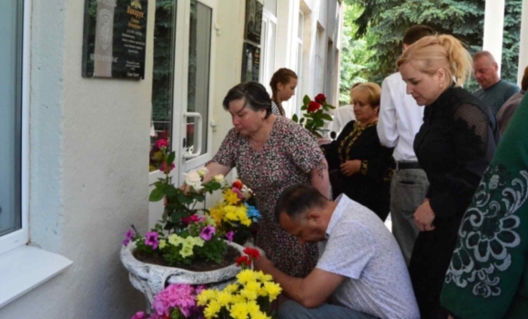 Тульчинська громада відкрила меморіальні дошки на честь двох молодих воїнів