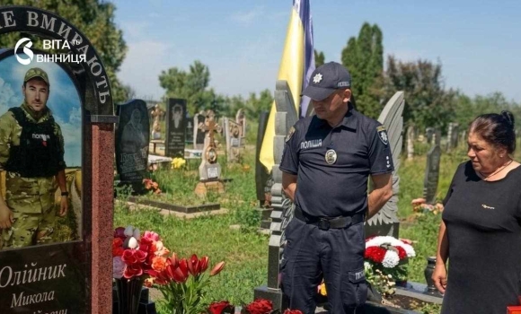 Тульчинські поліцейські вшанували пам'ять загиблого побратима в день його народження