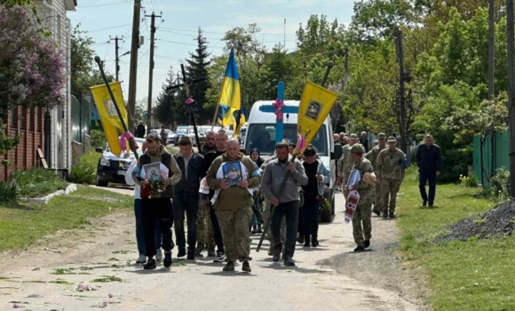 Тульчинці прощалися з полеглим стрільцем-снайпером аеромобільного батальйону