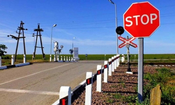 У Барській громаді тимчасово закриють для проїзду залізничний переїзд