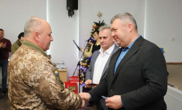 У Барській громаді відзначили воїнів ЗСУ, волонтерів та самоврядців У Барській громаді відзначили воїнів ЗСУ, волонтерів та самоврядців