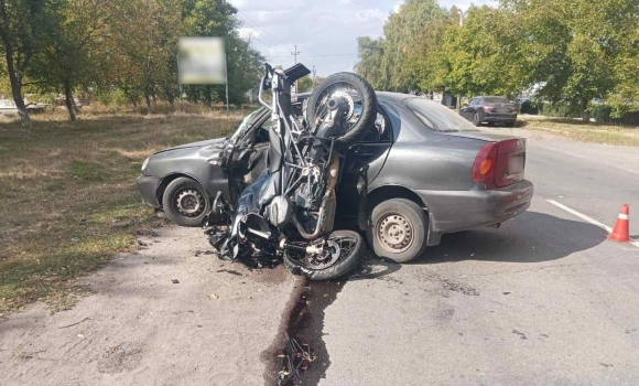 У Бершаді п'яний 74-річний водій легкового авто протаранив мотоцикл