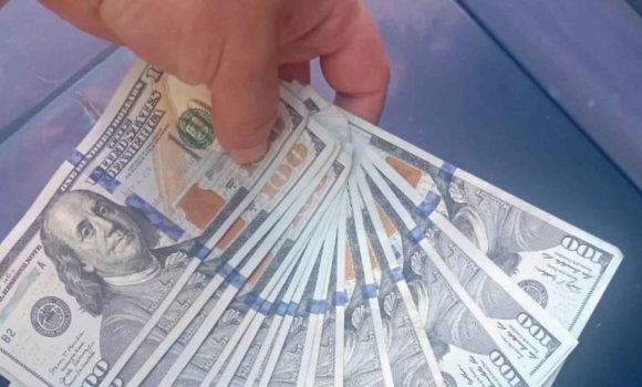 У Бершаді спритник вкрав у сонного знайомого 1600 доларів