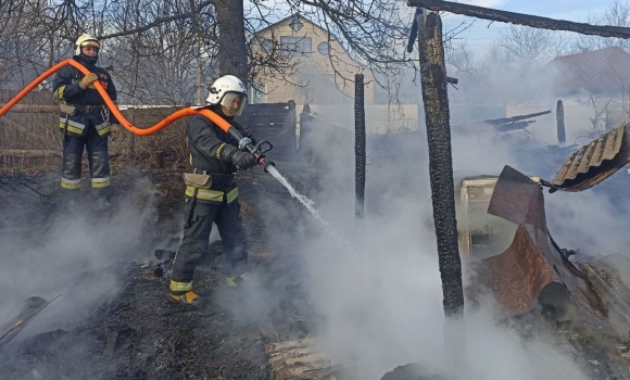 У Бершадській громаді сталася пожежа - загорілась господарча будівля