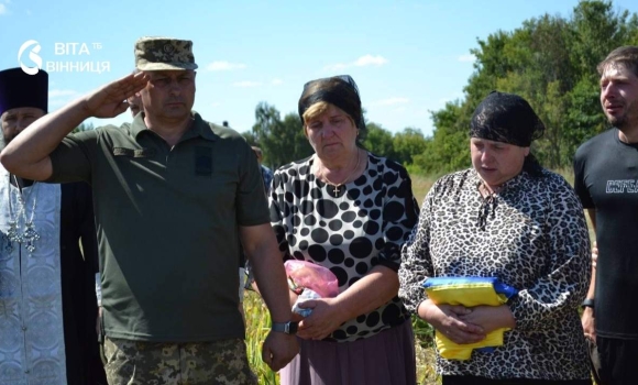 У Бершадській громаді провели в останню дорогу загиблого воїна Павла Заболотного У Бершадській громаді провели в останню дорогу загиблого воїна Павла Заболотного