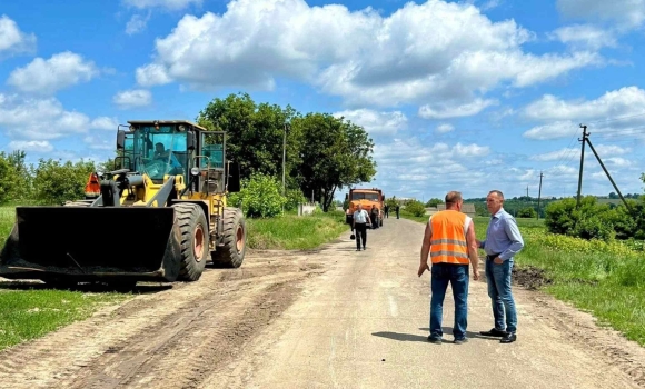 У Бершадській громаді виконали ямковий ремонт місцевих доріг