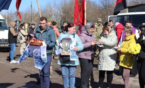 У Браїлові проводжали в останню путь померлого воїна-земляка