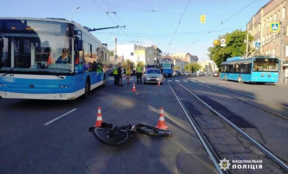 У центрі Вінниці водій Daewoo збив чоловіка на пішохідному переході