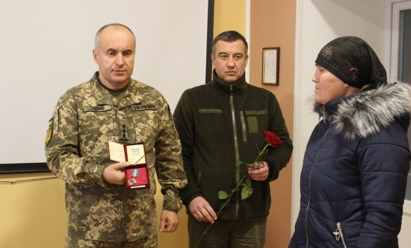У Гайсині вручили нагороди сім'ям двох загиблих захисників України
