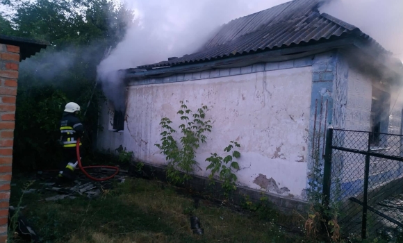 У Гайсинському районі через недопалок згорів чоловік у власному будинку