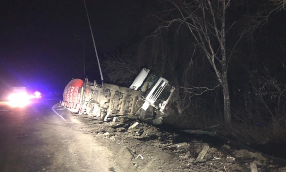 У Гайсинському районі вантажівка злетіла в кювет: водій загинув на місці