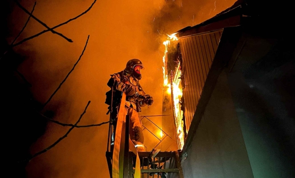 У Гайсині горіло кафе щоб загасити вогонь, викликали чотири пожежних підрозділи