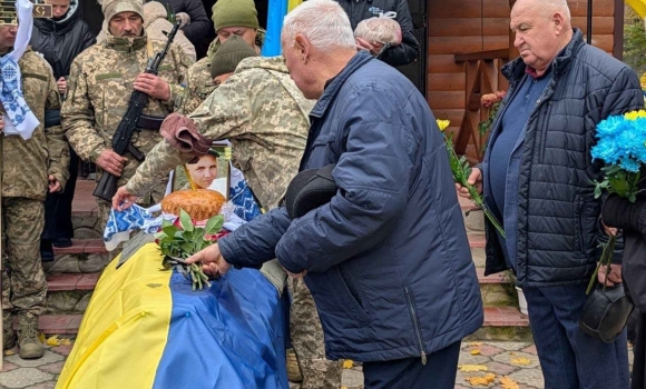У Гайсині попрощалися з 27-річним Героєм Олександром Личманюком