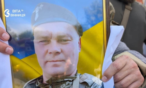 У Гайсині провели в останню путь Захисника Вадима Безносенка