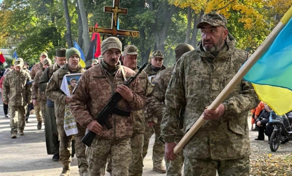 У Гайсині проводжали в останню путь воїна, доля якого була невідома понад два роки