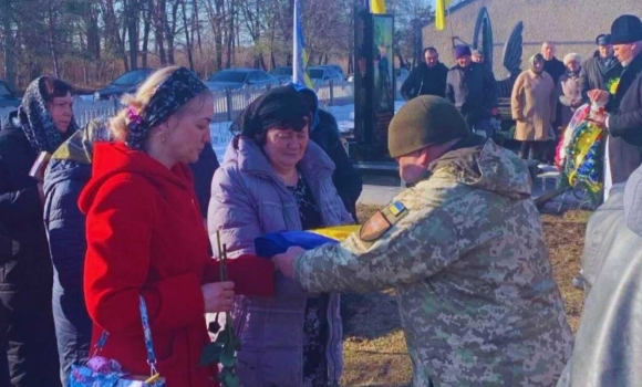 У Гайсинській громаді поховали захисника, який трагічно загинув у ДТП