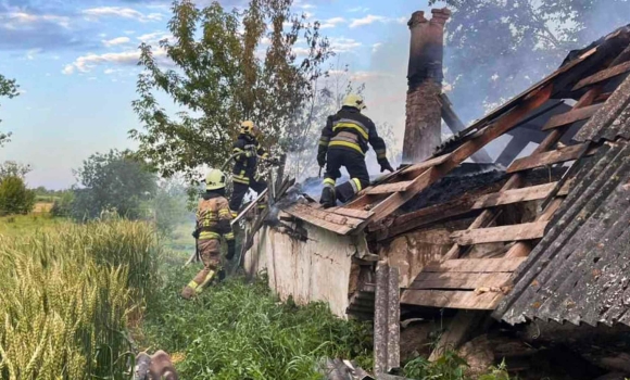 У Гайсинському районі коротке замикання спричинило пожежу в будинку