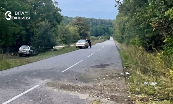 У Гайсинському районі о пів на п’яту ранку розбилось авто з двома хлопцями