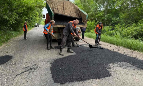 У Калинівській громаді триває ремонт доріг міського та обласного значення