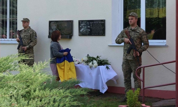 У Калинівській громаді урочисто відкрили дошку загиблому Герою