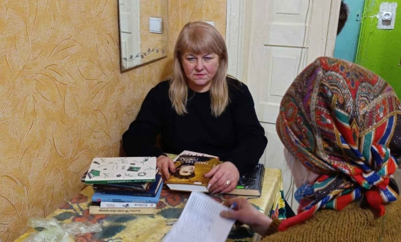 У Хмільнику бібліотекарі самі приносять книжки додому читачам