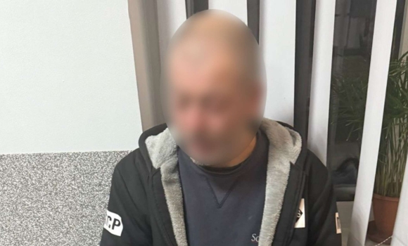 У Хмільнику чоловік зарізав знайомого, з яким випивав у власній хаті У Хмільнику чоловік зарізав знайомого, з яким випивав у власній хаті