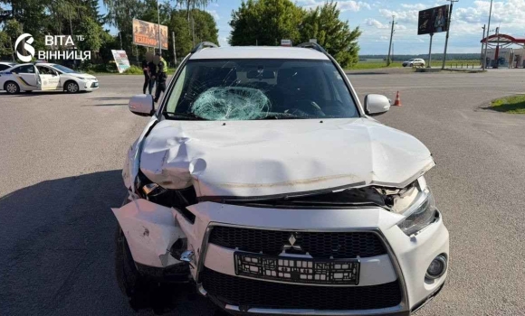 У Хмільнику п'яний мотоцикліст врізався в паркан 16-річна пасажирка госпіталізована