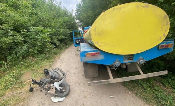 У Хмільницькому районі водійка скутера допустила зіткнення з авто ГАЗ
