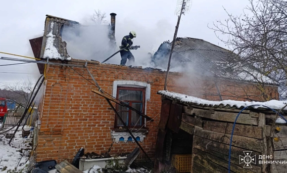 У Хмільницькому районі згоріло горище приватного житлового будинку