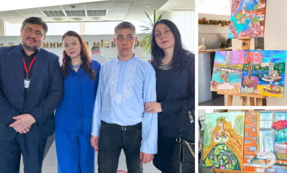 У холі Вінницької міськради презентували персональну виставку юного художника з аутичним розладом