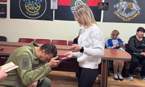 У Козятині рідні чотирьох загиблих Героїв отримали посмертні нагороди воїнів У Козятині рідні чотирьох загиблих Героїв отримали посмертні нагороди воїнів