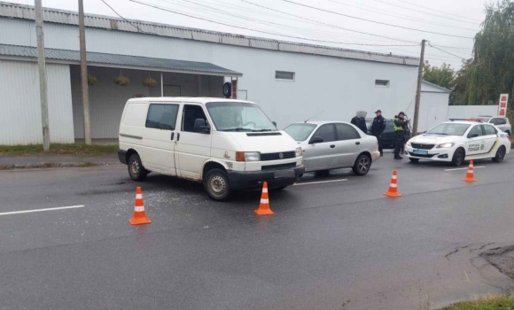 У Козятині зіткнулись два автомобілі, один із водіїв потрапив у лікарню