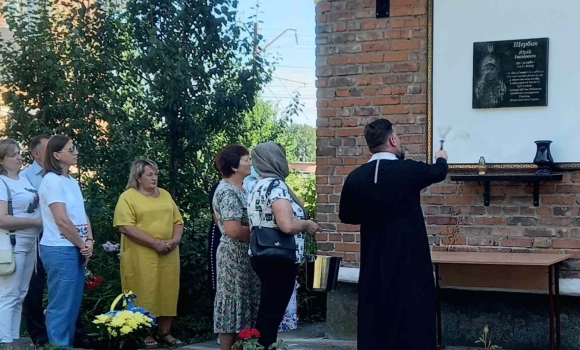 У Козятинській громаді встановили меморіальну дошку на честь загиблого земляка