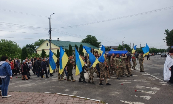 У Крижополі провели в останню путь військового, який загинув боронячи Україну