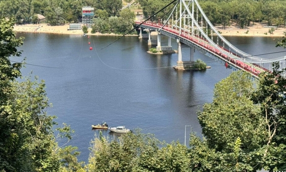 У Києві обірвався трос атракціону над Дніпром - є підозри, що загинув вінничанин