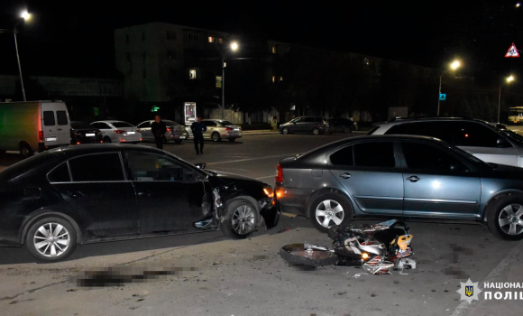 У Ладижині сталась потрійна аварія - два авто і мотоцикл