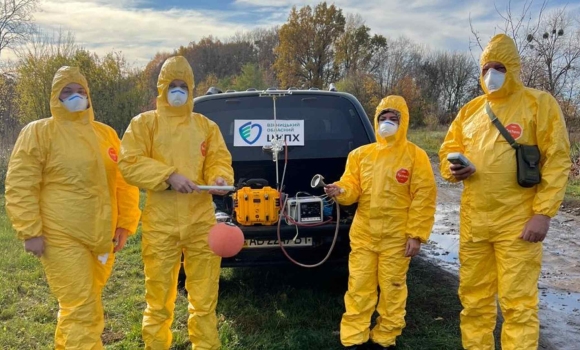У Ладижині на місці влучання після ворожої атаки моніторили стан повітря У Ладижині на місці влучання після ворожої атаки моніторили стан повітря