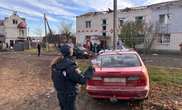 У Ладижині потребують волонтерів для відновлення після російськї нічної атаки У Ладижині потребують волонтерів для відновлення після російськї нічної атаки