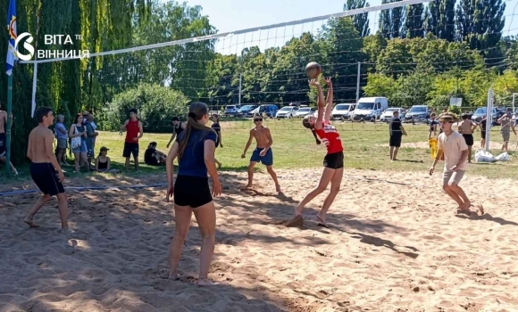 У Ладижині відбувся чемпіонат громади з паркового волейболу