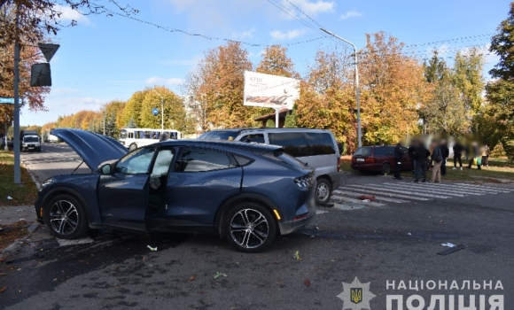 У Ладижині зіткнулись три автомобілі - травмувався один з водіїв та пасажирка