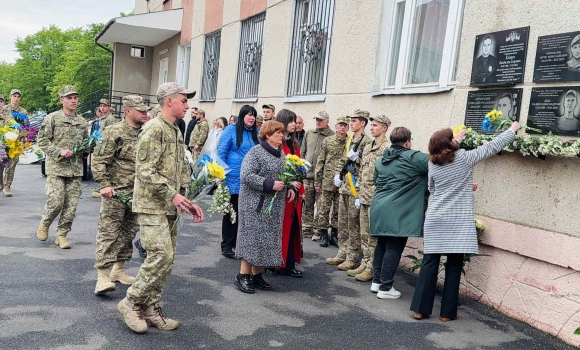 У ліцеї на Вінниччині відкрили меморіальну дошку Геннадію Керничному