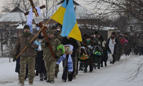 У Літині прощались із загиблим на фронті 40-річним солдатом-земляком