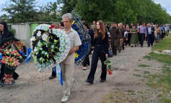 У Літині прощались з 39-річним солдатом аеромобільного батальйону